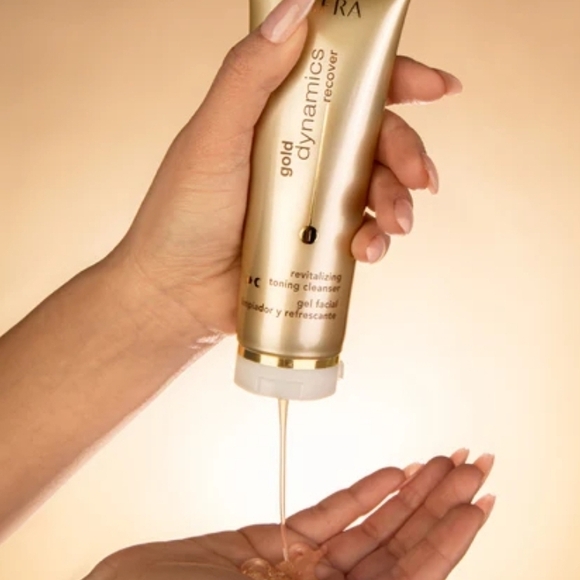 JAFRA Gold Dynamics Revitalizing Toning Cleanser - Picture 1 of 6